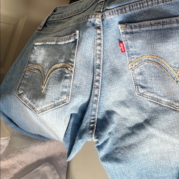 Blue Levis Ripped Jeans 👖 - Picture 4 of 6
